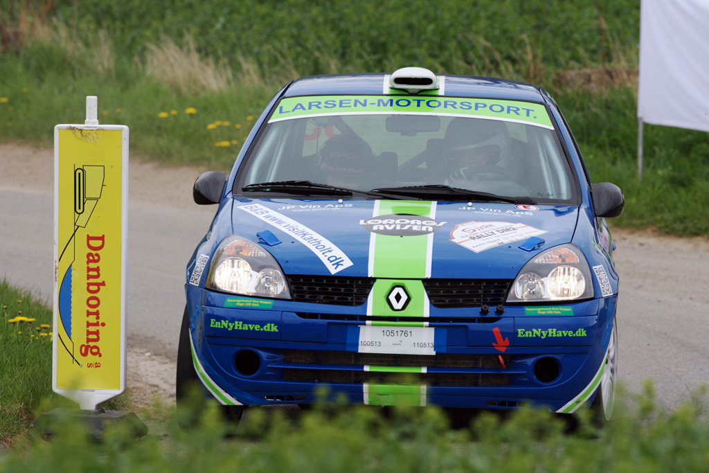 Henrik Larsen og Jeannette Kvick overtog føringen i division D for standard national med en divisionssejr i Rally Den Jyske Sparekasse.
(Foto: Johnny Pedersen)